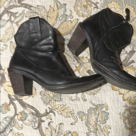 Paul Green Black Leather Ankle cowgirl Boots - Picture 3 of 11